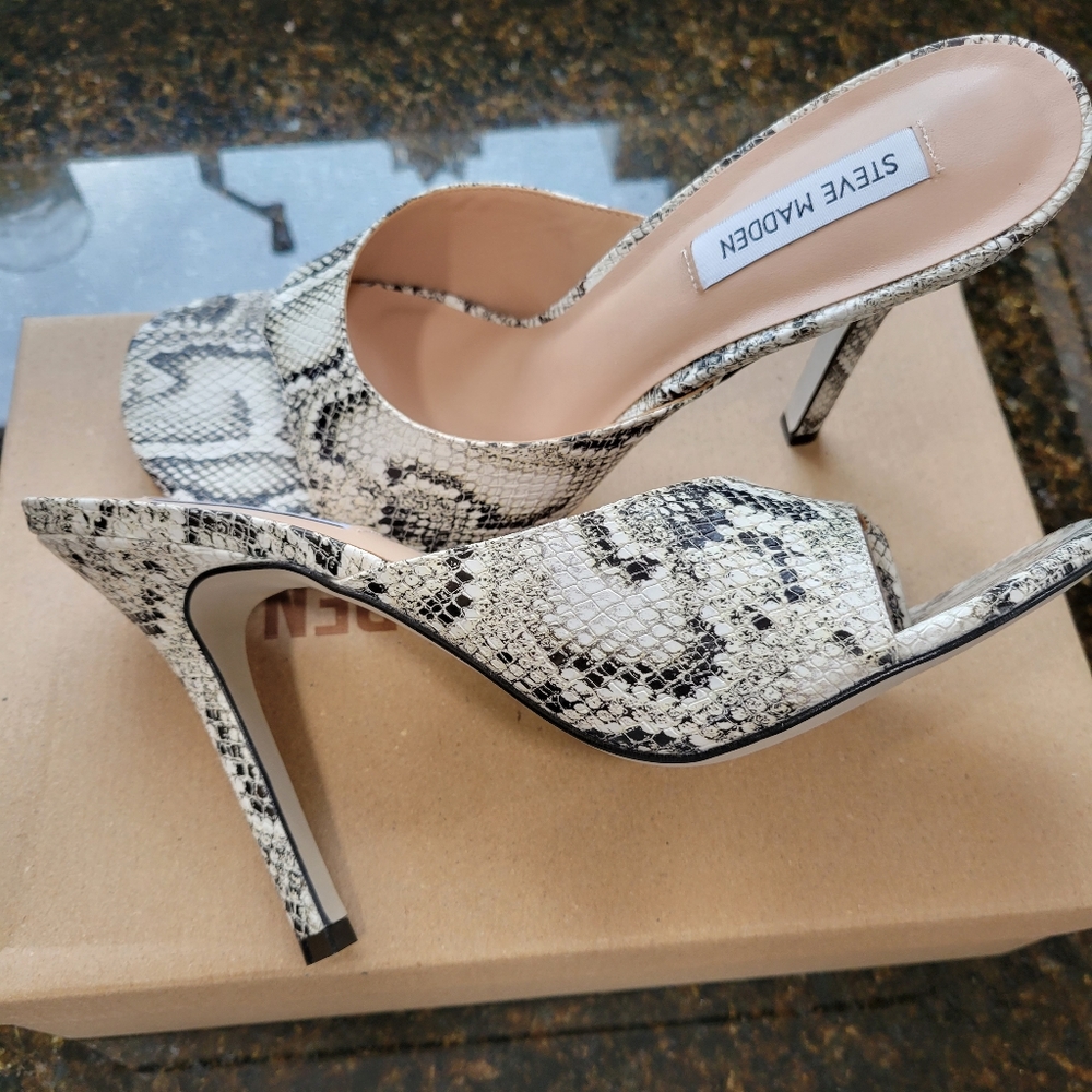 Sexy Steve Madden Snakeskin Thong Heeled Sandal